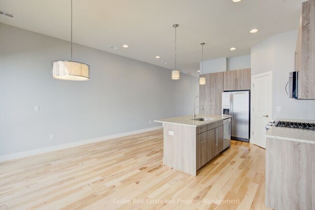 Building Photo - Evolve Real Estate: Gorgeous Townhome Near Sloan's Lake AVAILABLE JUNE 1ST!