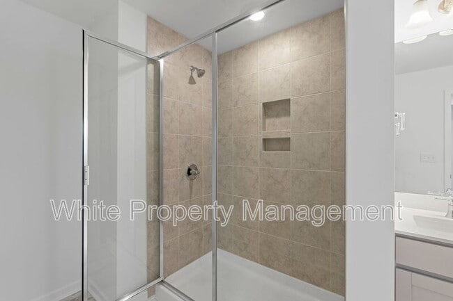 Building Photo - 745 Lock Haven Dr NW