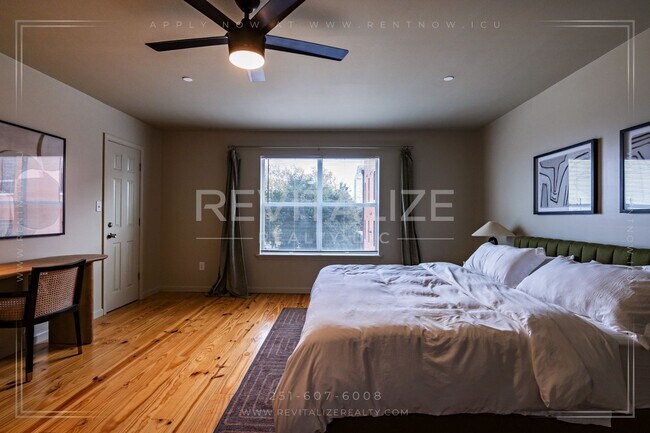 Building Photo - Fully Furnished Townhome w/ Private Garage