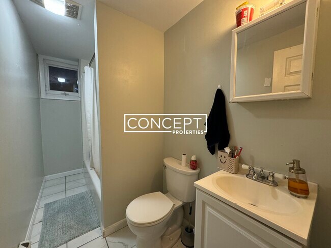 Building Photo - 314 Centre St