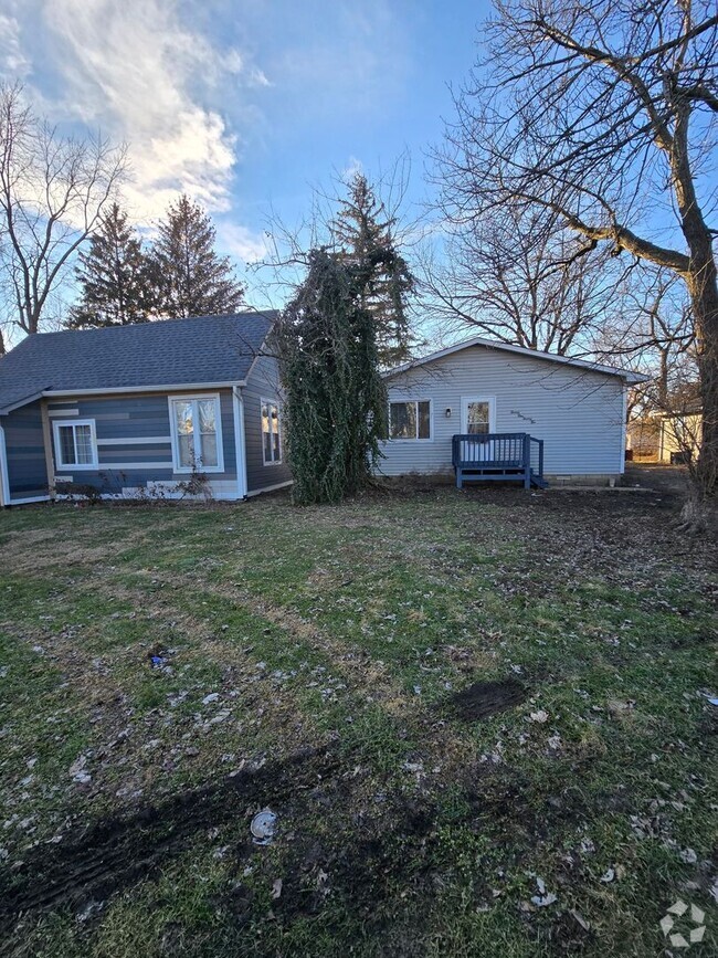 Building Photo - SPACIOUS THREE BEDROOM HOME NEAR 21ST AND ...