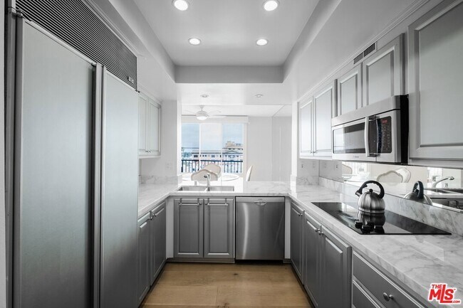 Building Photo - 850 E Ocean Blvd