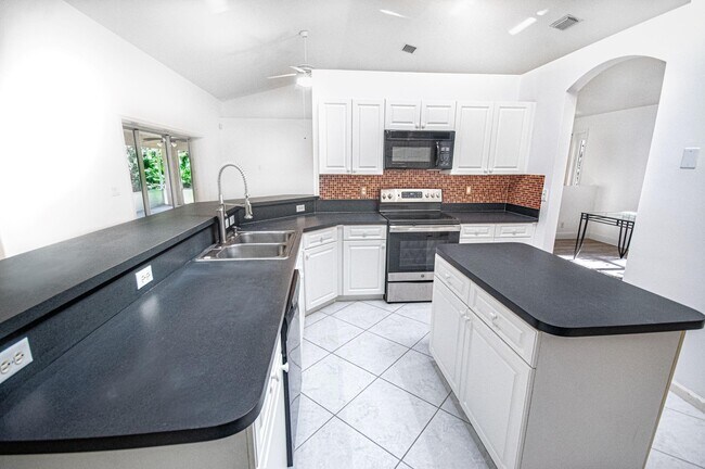 Building Photo - 12523 169th Ct N