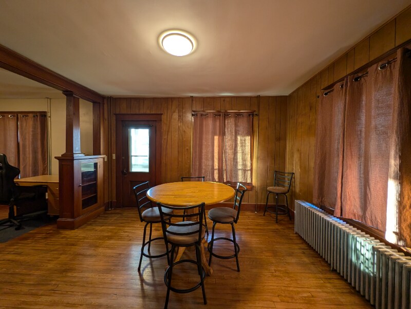 Building Photo - 492 Burgess St