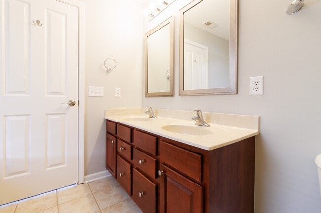 Building Photo - 1006 Cavendish Dr