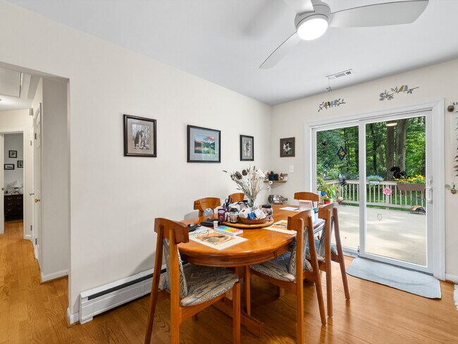 Building Photo - "Stunning 4-Bed Oasis with Granite Eleganc...