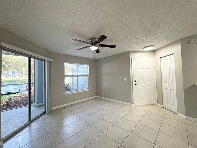 Building Photo - Lake Mary Condo ~ Fresh Paint, Tile Flooring, Updated Kitchen/Bath!