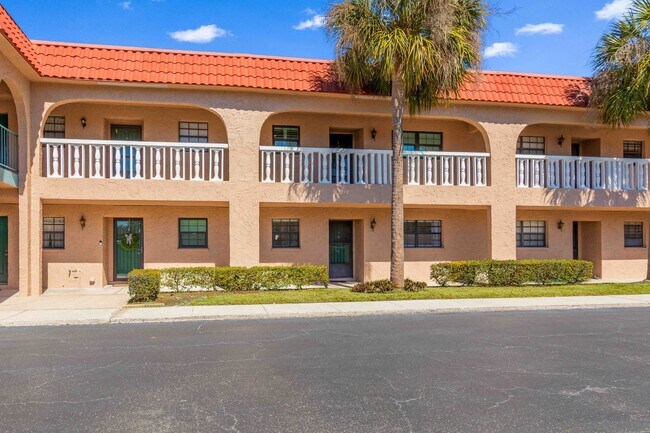 Building Photo - 1750 Belleair Forest Dr