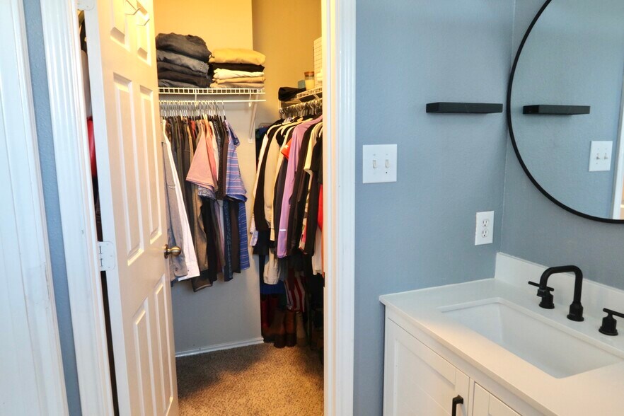 Walk-in closet in primary bedroom - 500 Rolling Oak Dr