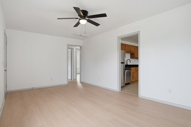 Building Photo - 1305 Bellevidere Dr
