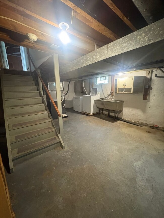 Building Photo - Charming 3-Bed, 1.5 Bath Home in Peaceful ...