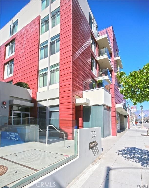 Primary Photo - 133 S Los Robles Ave