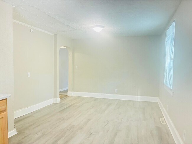 Building Photo - 1204 Asheboro St