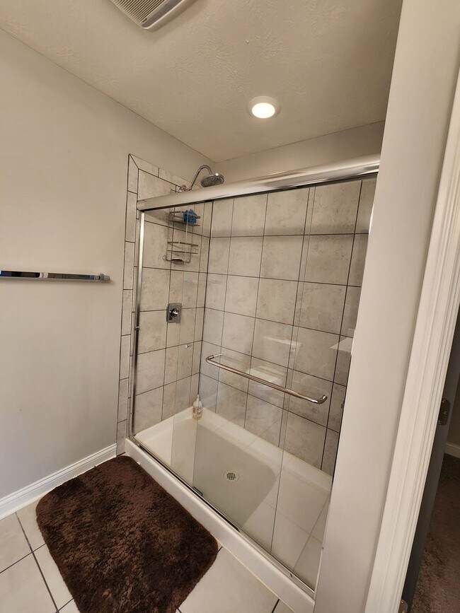 Building Photo - Deluxe Condo  In Center Street Townes Springfield, OH