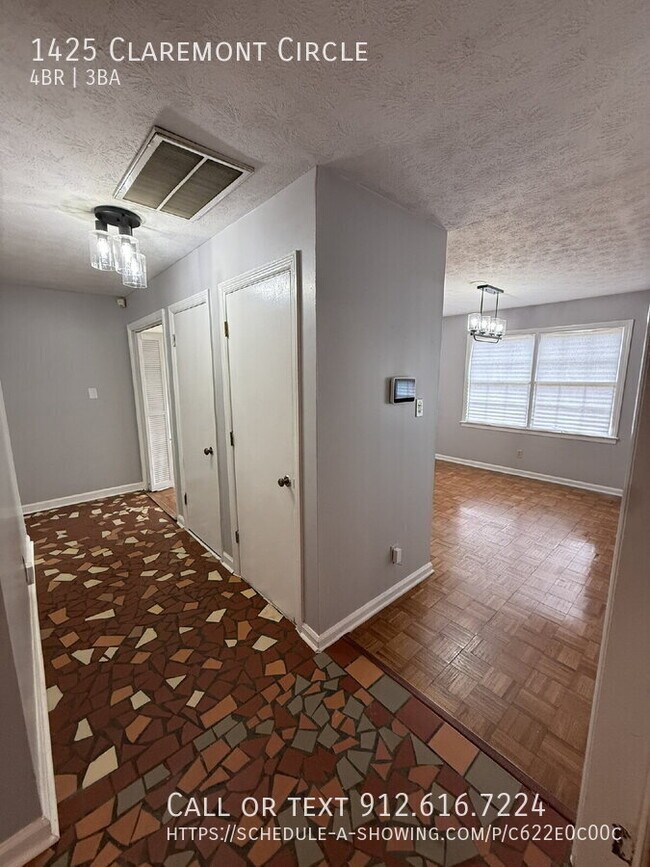 Building Photo - 1425 Claremont Cir