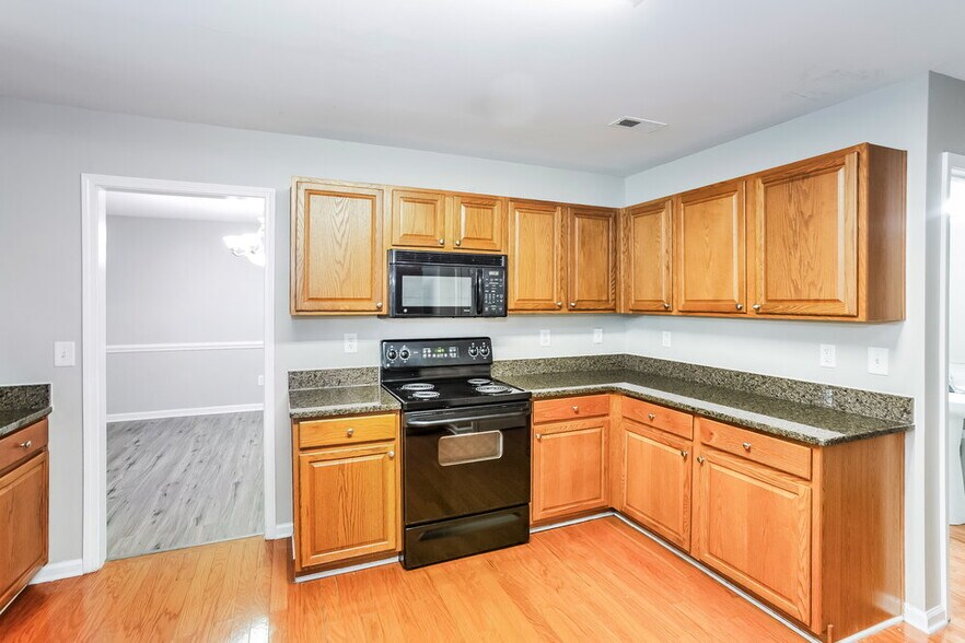 Building Photo - 5112 Kiev Dr