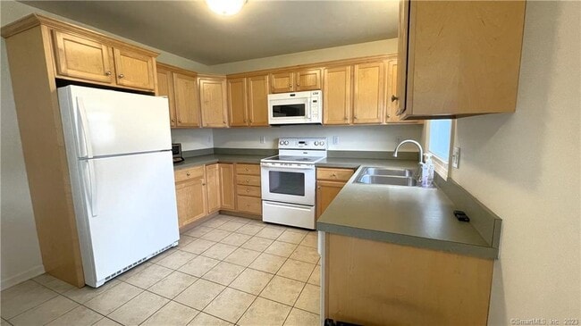 Building Photo - 35 Maple Tree Ave