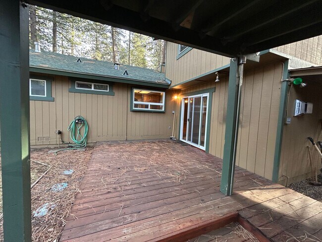 Building Photo - Spacious Home in Great Neighborhood off Tahoe Keys Blvd