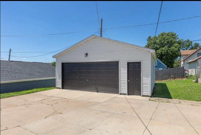 Building Photo - Updated South Omaha Home with Oversized Ga...