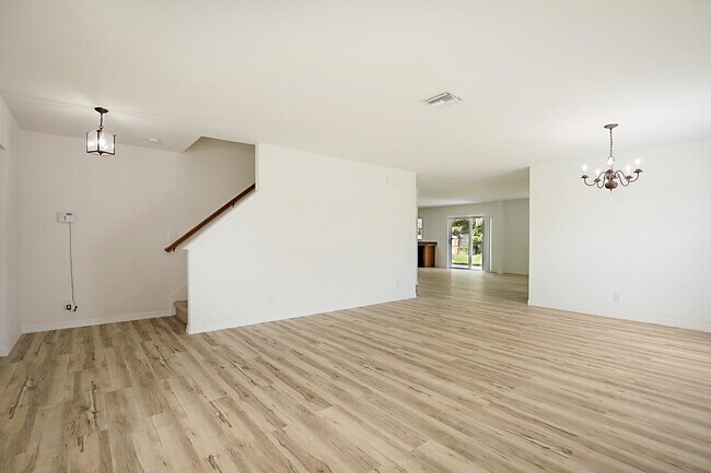 Building Photo - 617 SE Karrigan Terrace