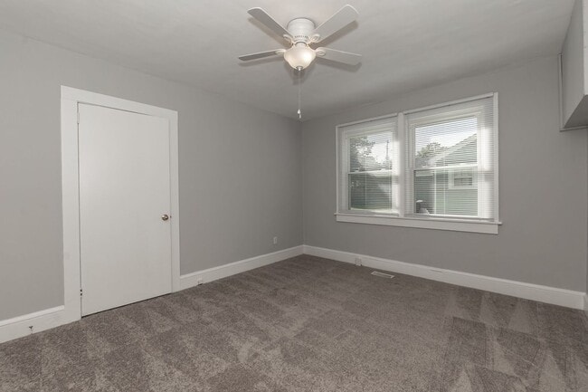 Building Photo - Two Bedroom Home!