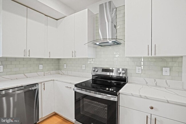 Building Photo - 4421 Kane Pl NE