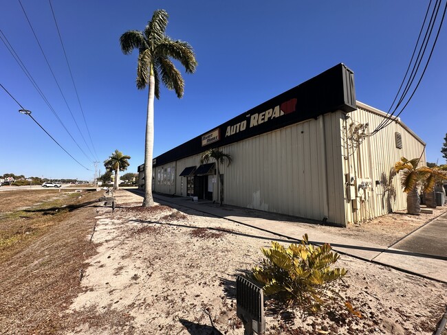 Building Photo - 620 SE 15th Ave