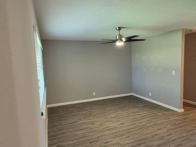 Building Photo - 3 Bedroom Orangevale Home