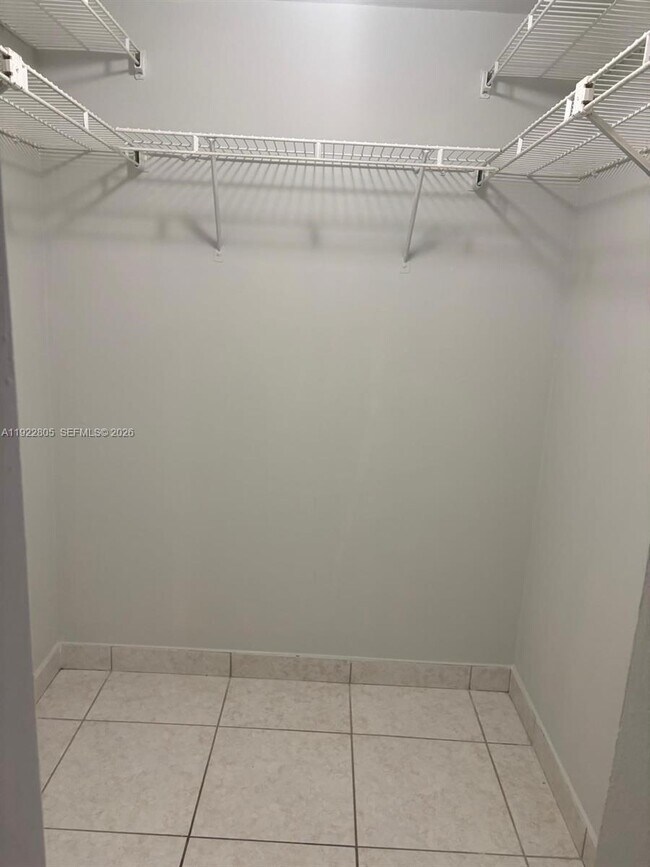 Building Photo - 7920 N Colony Cir