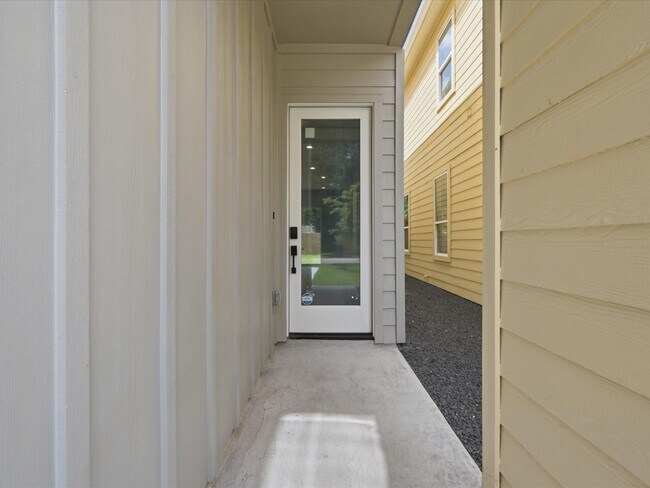 Building Photo - 2022 Wavell St