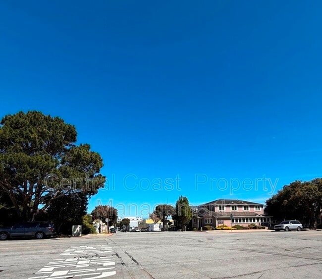 Building Photo - 404 Grand Ave