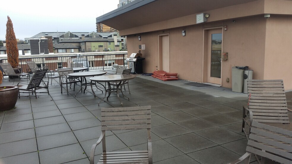Roof Top Deck - 1323 Boren Ave