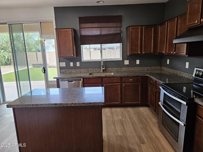 Building Photo - 3425 E Wayland Dr