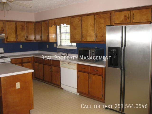 Building Photo - 420 Lakeview Dr W