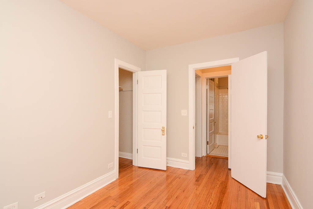 Building Photo - 4708 N Racine Ave
