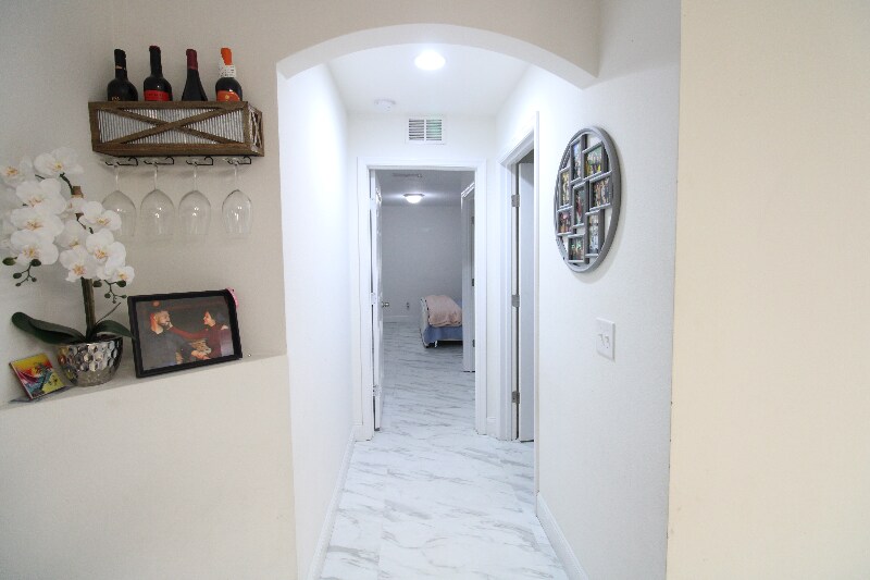 Building Photo - 600 Swallowtail Dr