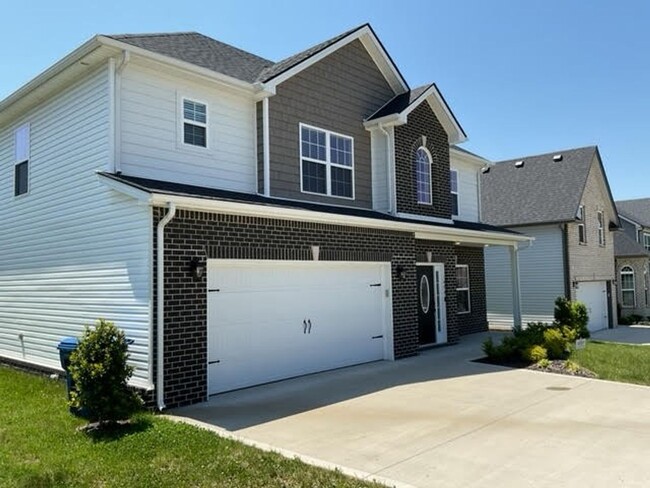 Building Photo - Available for Purchase or Rent!