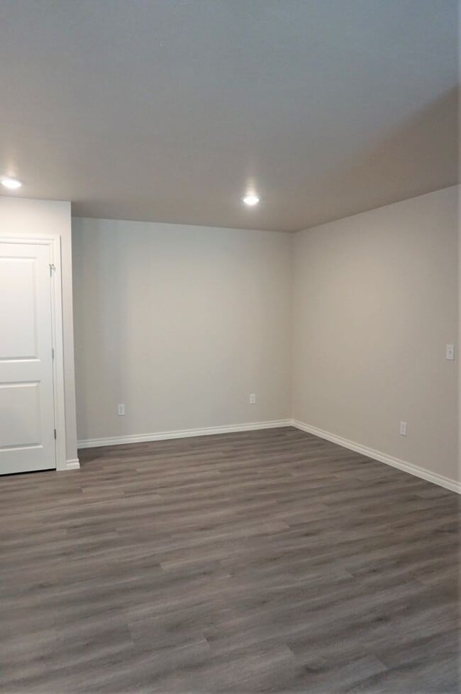 Building Photo - 3 Bed 2 Bath 2 Car Duplex in Chisholm Creek NW OKC