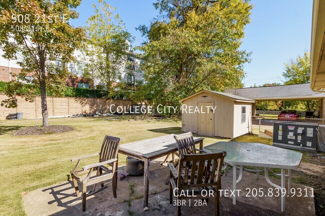 Building Photo - 508 21st St E