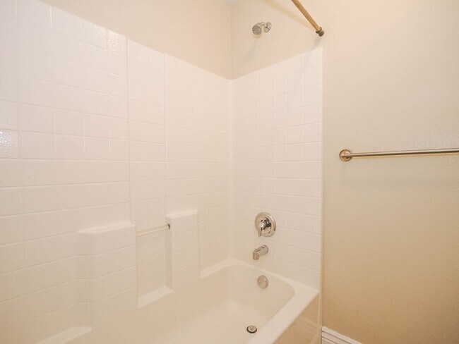 Building Photo - Beautiful Daybreak Condo