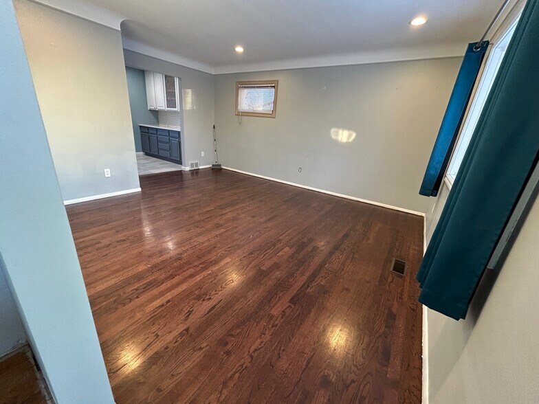 Building Photo - 6838 Moccasin St