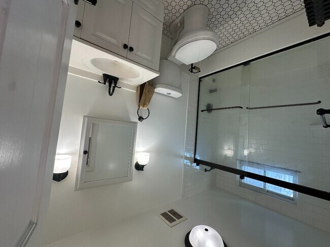 Building Photo - 60 Union St