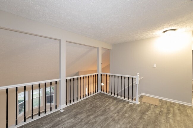 Building Photo - 3 bed 2.5 bath 2 story 2 car attached gara...