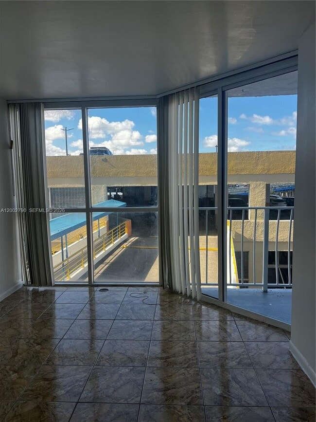 Building Photo - 7601 E Treasure Dr