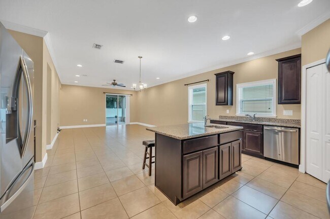 Building Photo - 5335 NW Wisk Fern Cir