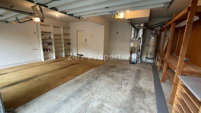 Building Photo - Inviting 3 BD | 2.5 BA Home w/ Massive Bac...