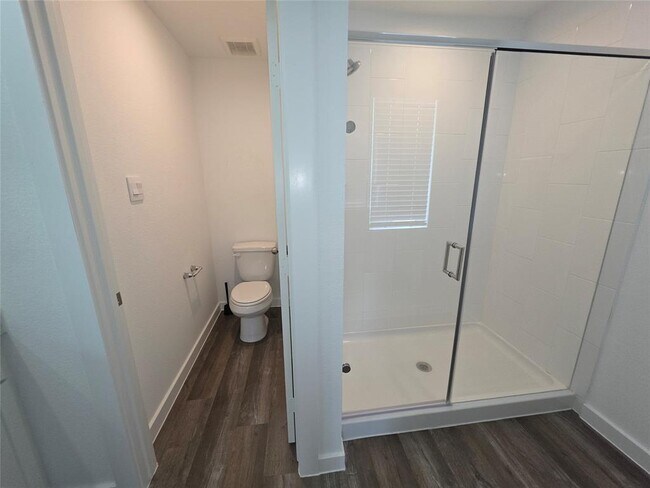 Building Photo - 3013 La Latina Dr