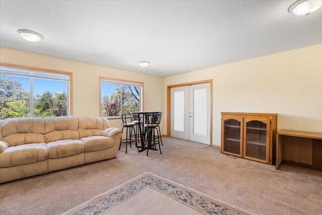 Building Photo - 18610 Jayhawk Dr