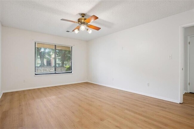 Building Photo - 2035 Powers Ferry Trce SE