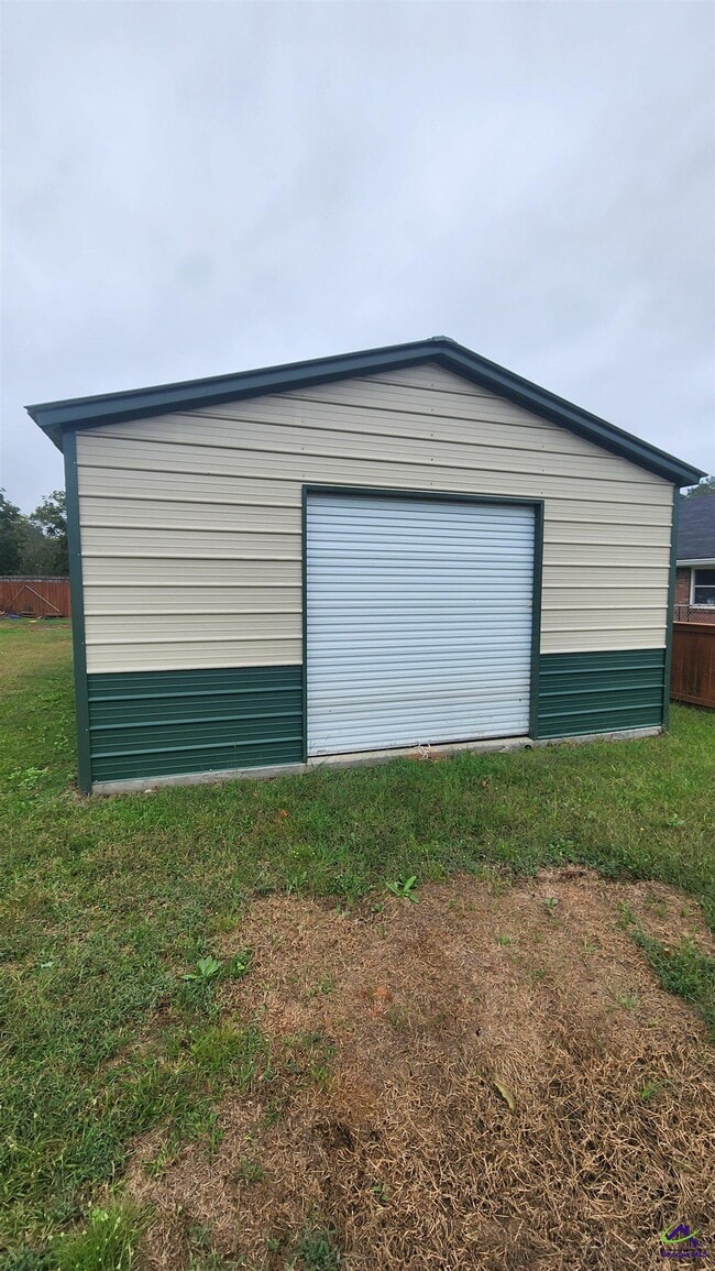 Building Photo - 114 Van Dr